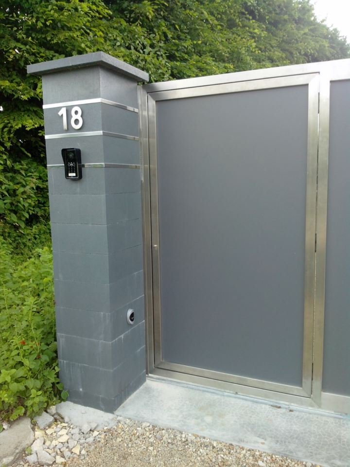 Portail inox et panneaux composite