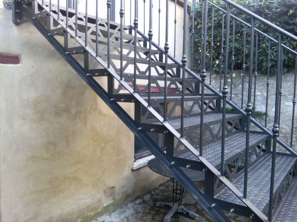 Escalier extérieur /images/amgExt/8/galerie/image_2.jpg