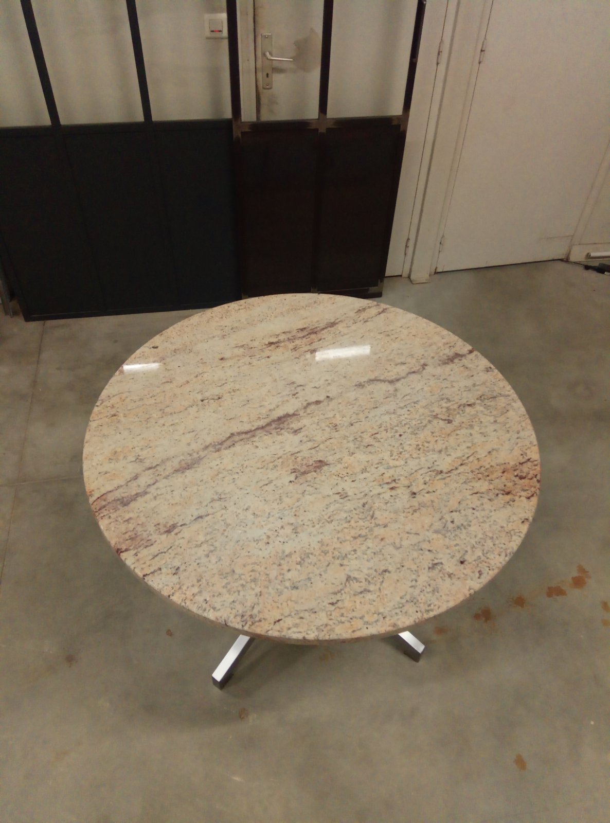 Table ronde inox et granit/images/amgInt/32/galerie/image_2.jpg