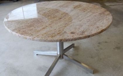 Table ronde inox et granit