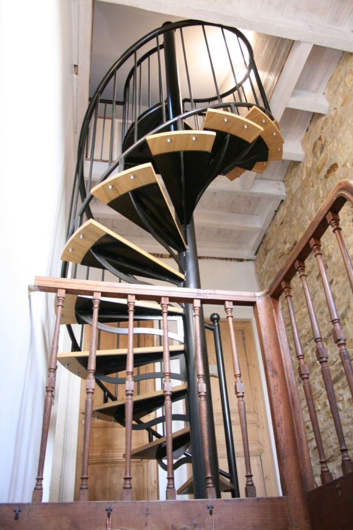 Escalier en colimaçon intérieur /images/amgInt/9/galerie/image_3.jpg